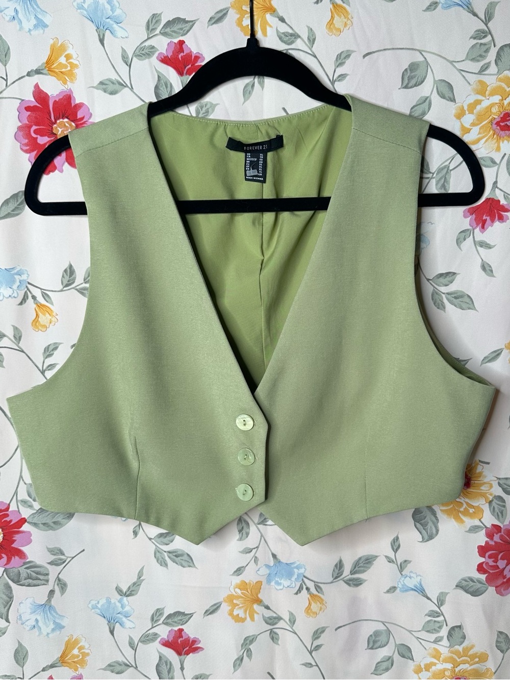 FOREVER 21 | Light Green V-Neck Button Crop Vest | Size XL